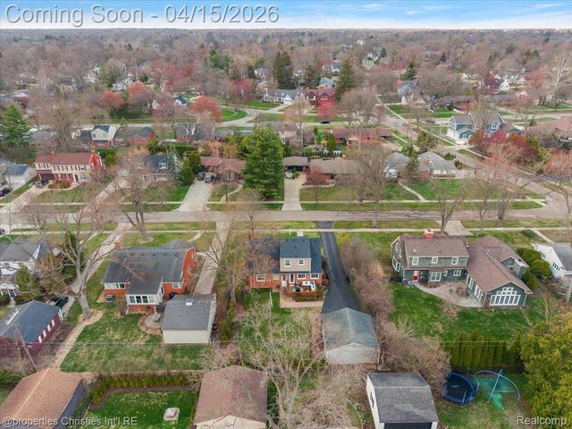 18851 Devonshire Street, Beverly Hills Village, MI 48025