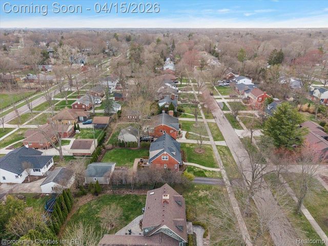 18851 Devonshire Street, Beverly Hills Village, MI 48025