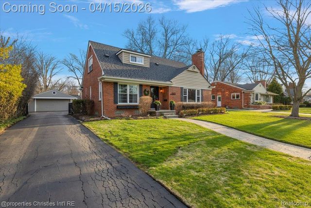 18851 Devonshire Street, Beverly Hills Village, MI 48025