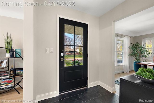 18851 Devonshire Street, Beverly Hills Village, MI 48025