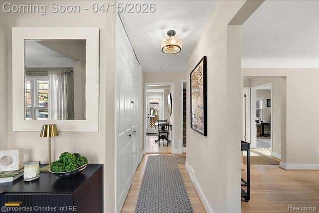 18851 Devonshire Street, Beverly Hills Village, MI 48025