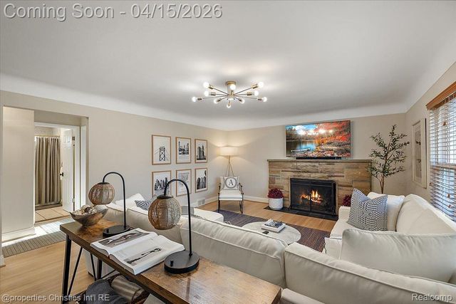 18851 Devonshire Street, Beverly Hills Village, MI 48025