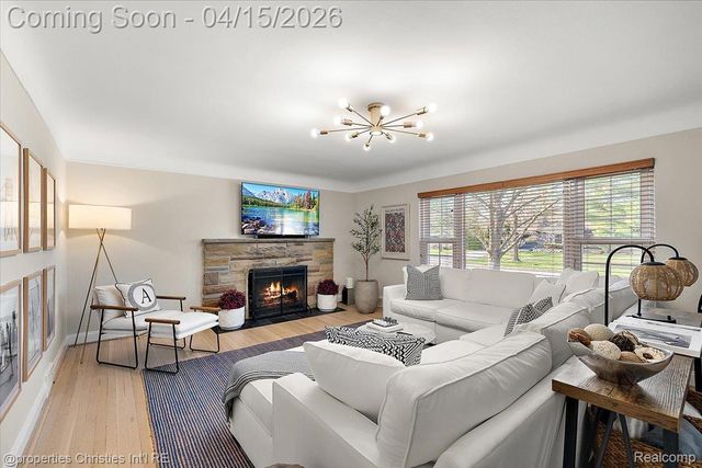 18851 Devonshire Street, Beverly Hills Village, MI 48025