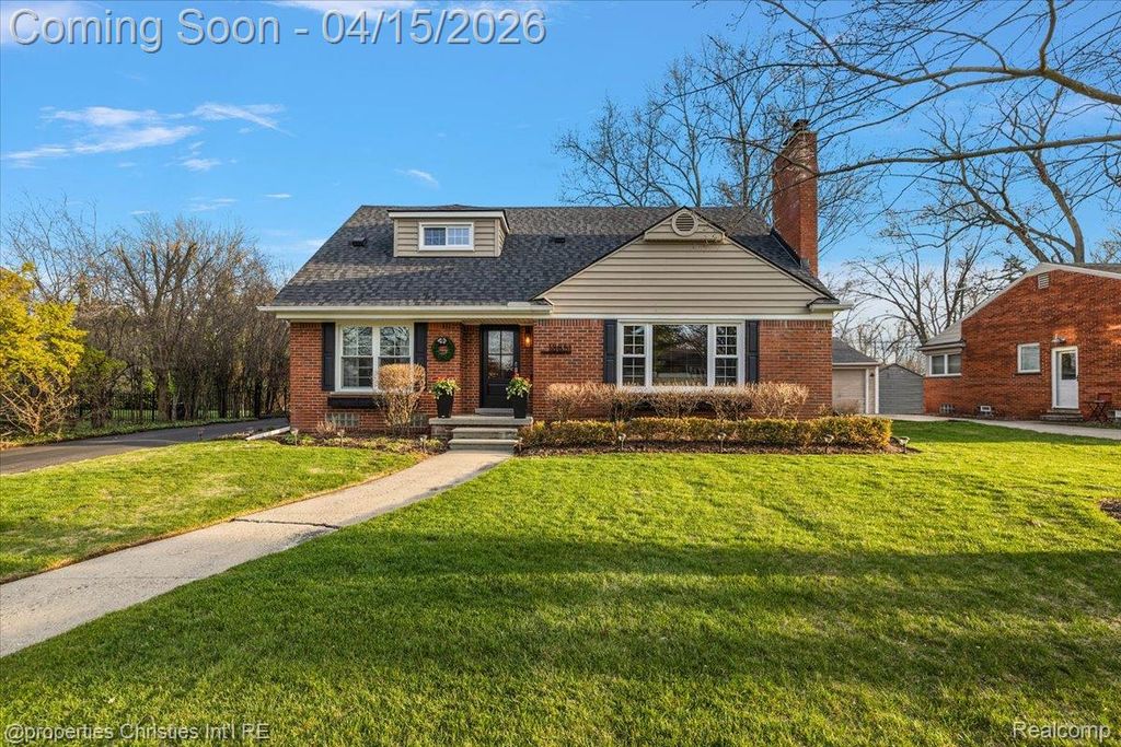 18851 Devonshire Street, Beverly Hills Village, MI 48025