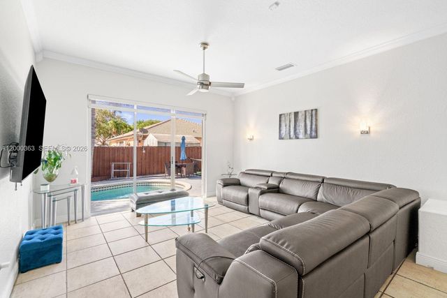 8914 NW 168th St, Miami Lakes, FL 33018