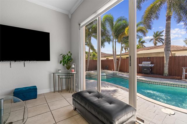 8914 NW 168th St, Miami Lakes, FL 33018