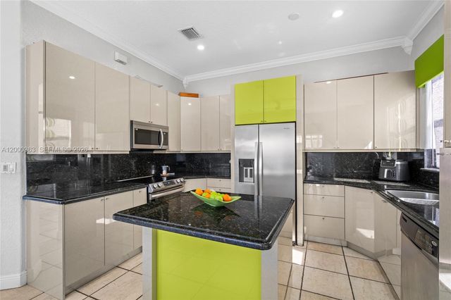 8914 NW 168th St, Miami Lakes, FL 33018