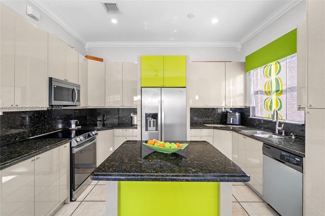 8914 NW 168th St, Miami Lakes, FL 33018