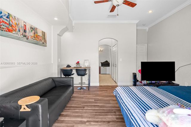 8914 NW 168th St, Miami Lakes, FL 33018