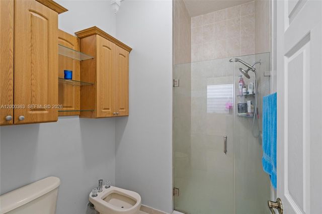 8914 NW 168th St, Miami Lakes, FL 33018