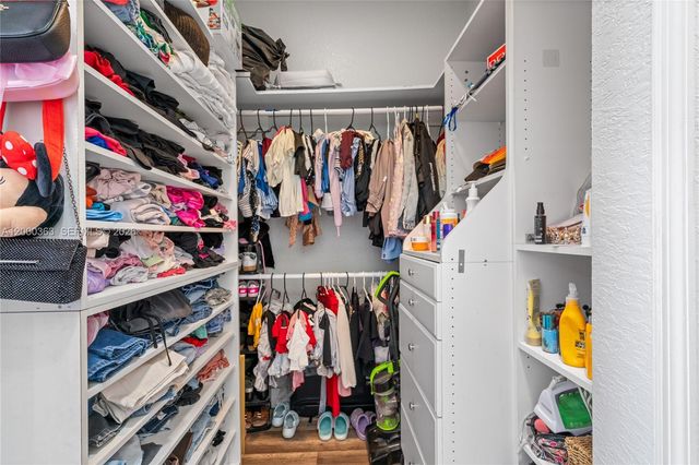 8914 NW 168th St, Miami Lakes, FL 33018