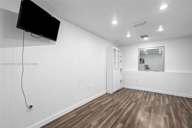 8914 NW 168th St, Miami Lakes, FL 33018