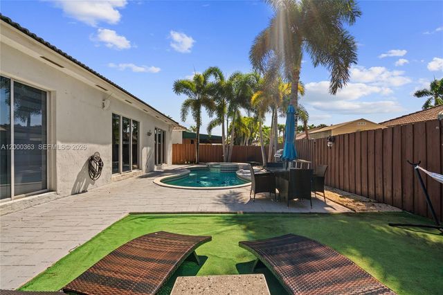 8914 NW 168th St, Miami Lakes, FL 33018