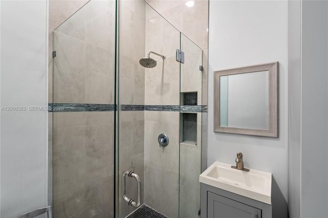 8914 NW 168th St, Miami Lakes, FL 33018