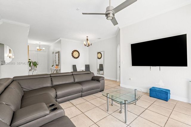 8914 NW 168th St, Miami Lakes, FL 33018