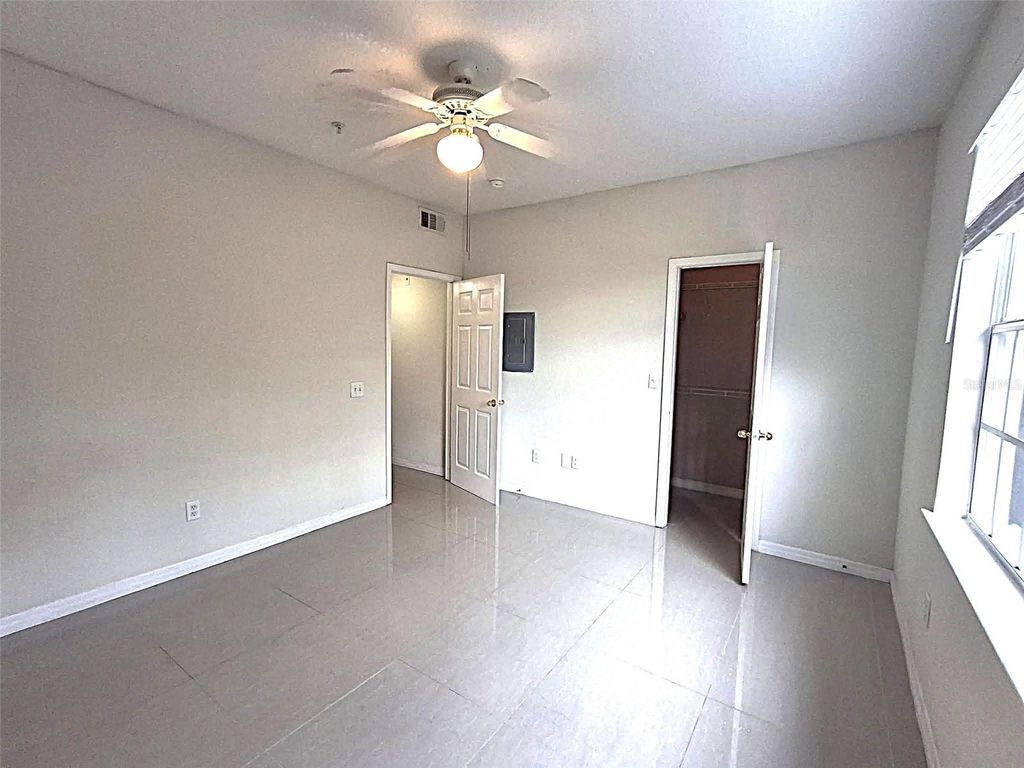 Image 16 of property listing at 13304 SANCTUARY COVE DRIVE 303, Temple Terrace, FL 33637