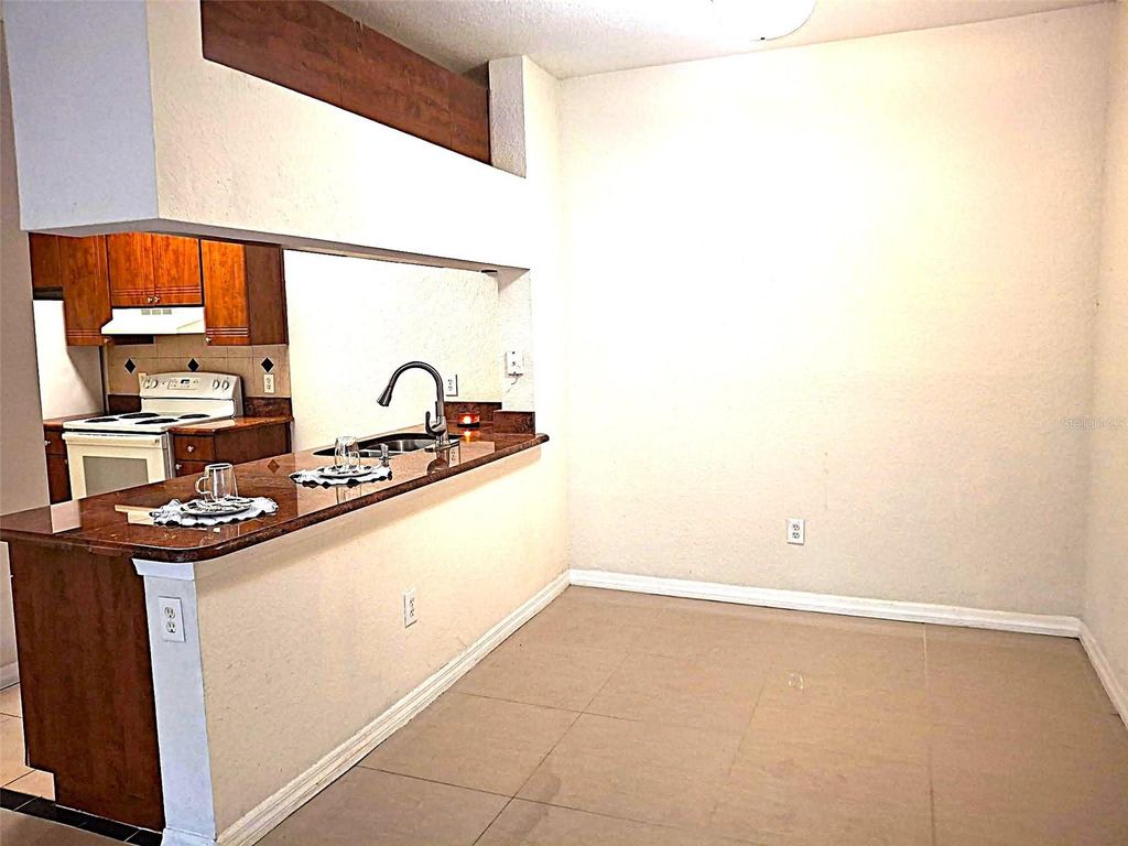 Image 7 of property listing at 13304 SANCTUARY COVE DRIVE 303, Temple Terrace, FL 33637