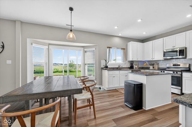 5526 Woods Pointe Drive, Mccordsville, IN 46055