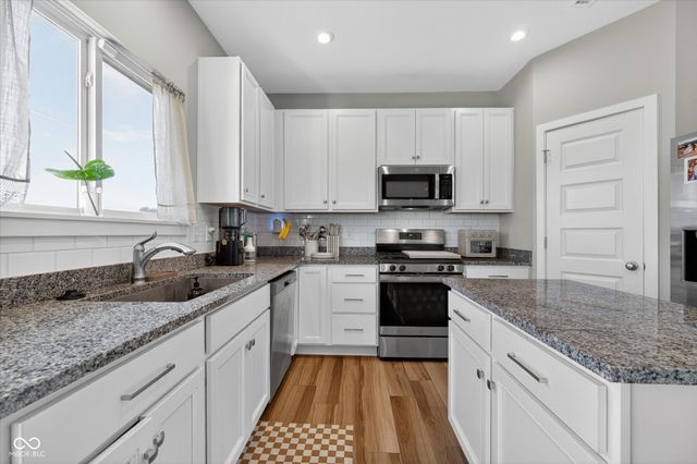 5526 Woods Pointe Drive, Mccordsville, IN 46055