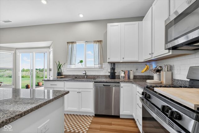 5526 Woods Pointe Drive, Mccordsville, IN 46055