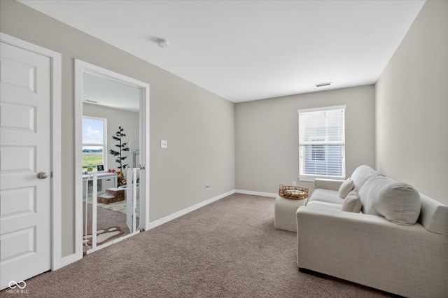 5526 Woods Pointe Drive, Mccordsville, IN 46055