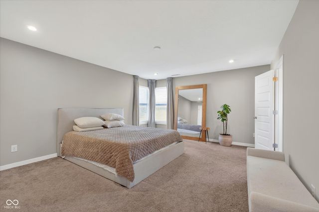 5526 Woods Pointe Drive, Mccordsville, IN 46055