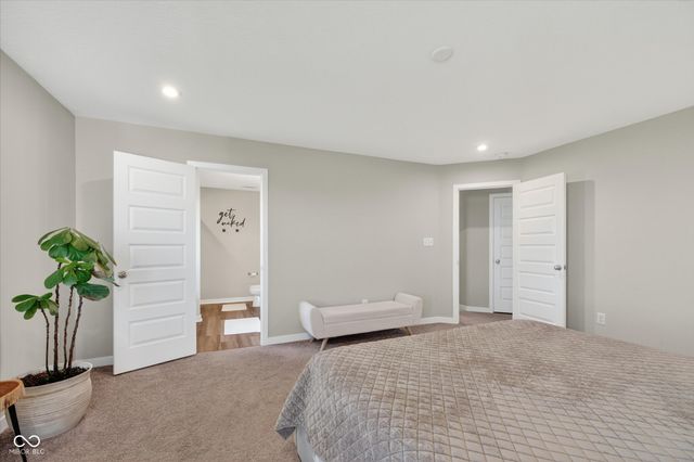 5526 Woods Pointe Drive, Mccordsville, IN 46055