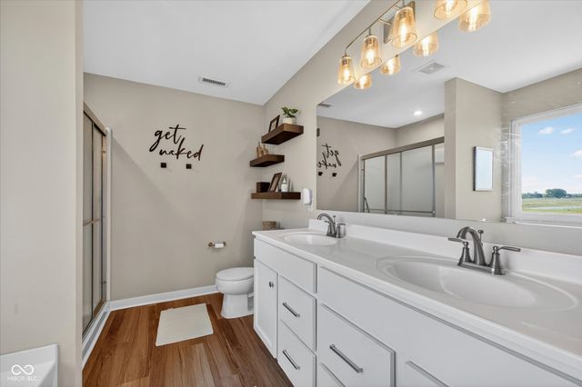 5526 Woods Pointe Drive, Mccordsville, IN 46055