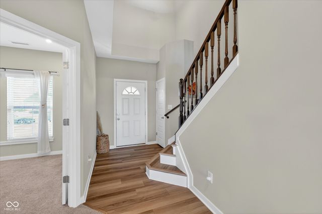 5526 Woods Pointe Drive, Mccordsville, IN 46055