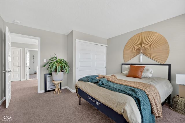 5526 Woods Pointe Drive, Mccordsville, IN 46055