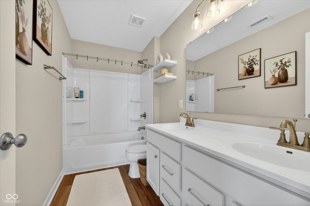 5526 Woods Pointe Drive, Mccordsville, IN 46055
