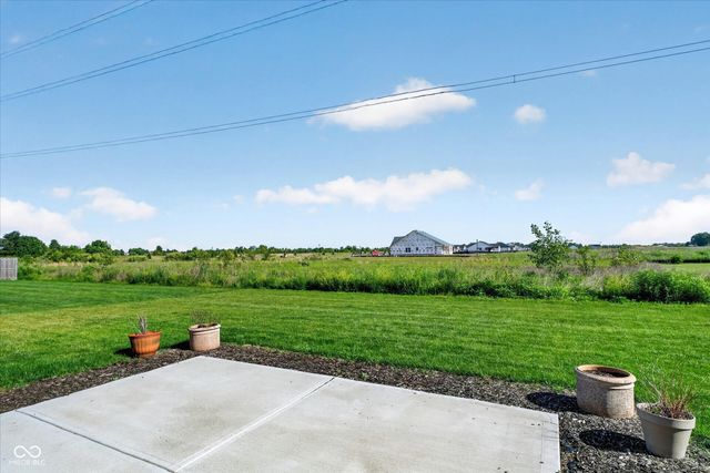 5526 Woods Pointe Drive, Mccordsville, IN 46055