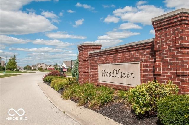 5526 Woods Pointe Drive, Mccordsville, IN 46055