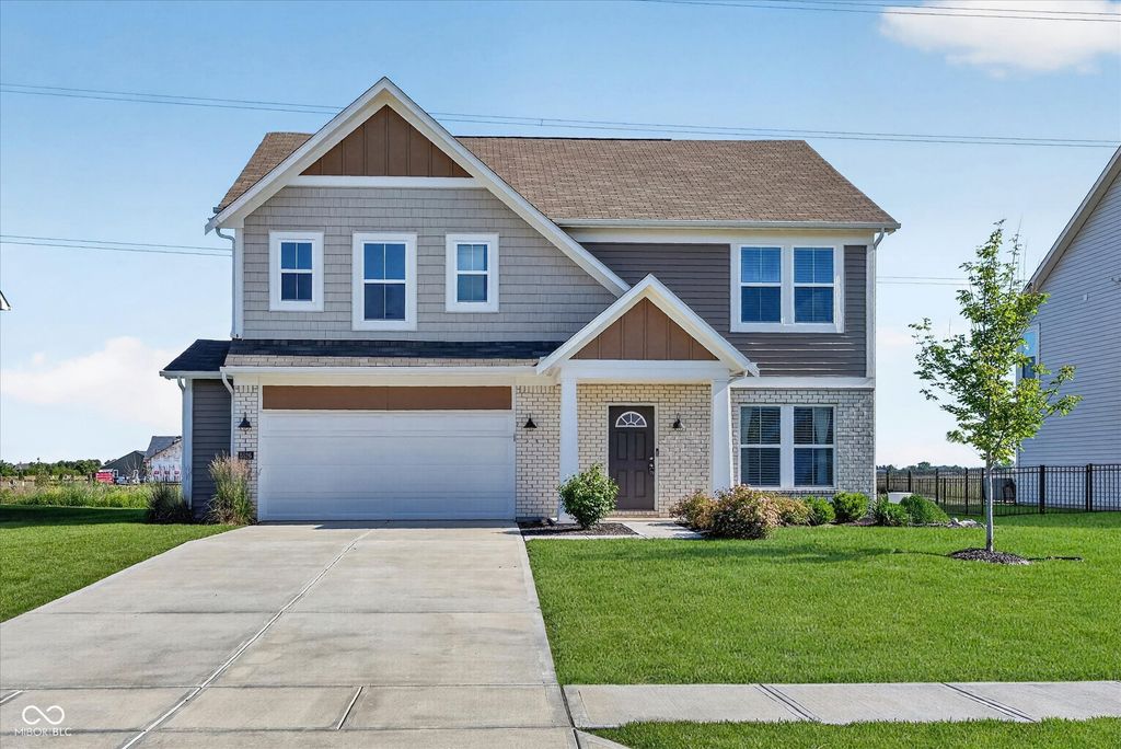 5526 Woods Pointe Drive, Mccordsville, IN 46055