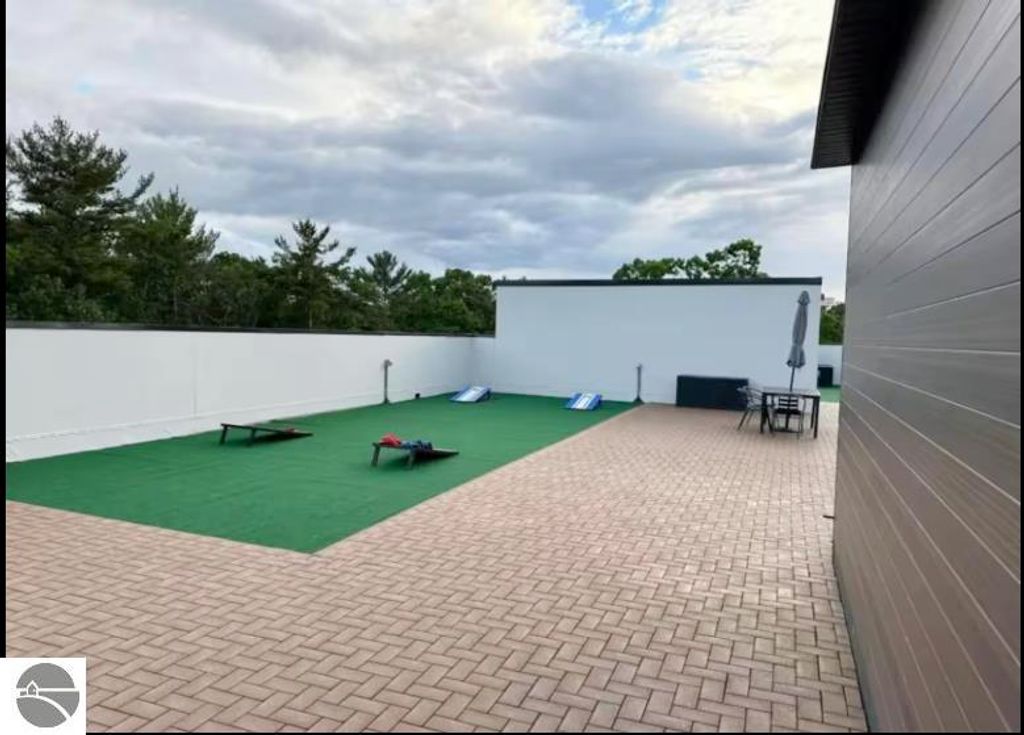 Image 15 of property listing at 1825 E Eighth Street # 104, Traverse City, MI 49686