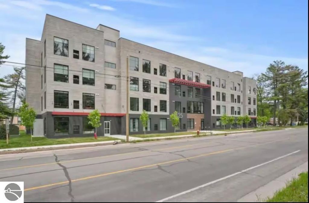 Image 17 of property listing at 1825 E Eighth Street # 104, Traverse City, MI 49686