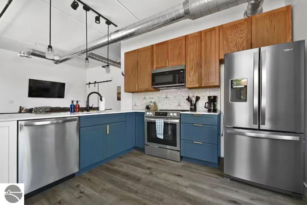 Image 4 of property listing at 1825 E Eighth Street # 104, Traverse City, MI 49686