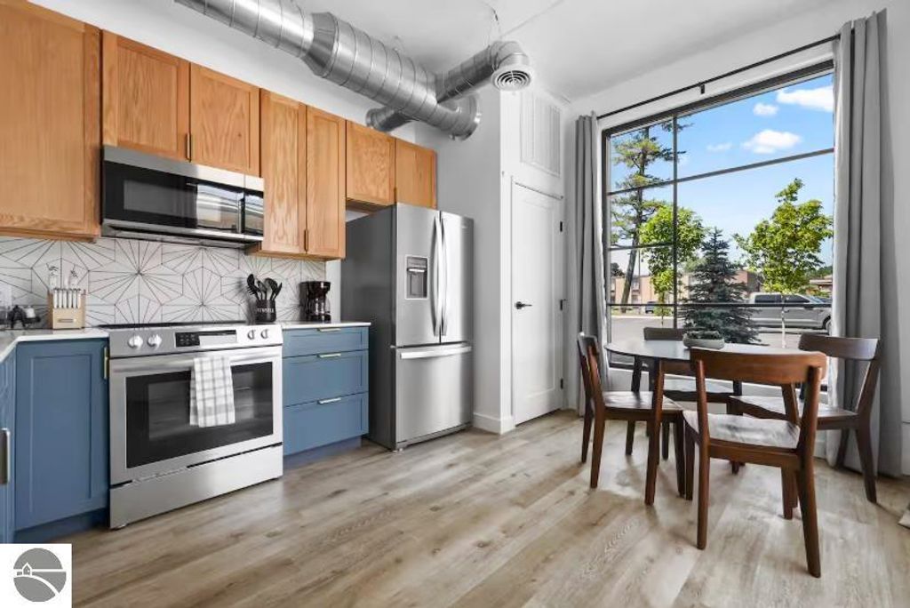 Image 5 of property listing at 1825 E Eighth Street # 104, Traverse City, MI 49686