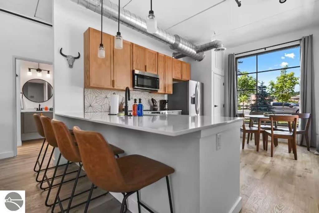 Image 8 of property listing at 1825 E Eighth Street # 104, Traverse City, MI 49686