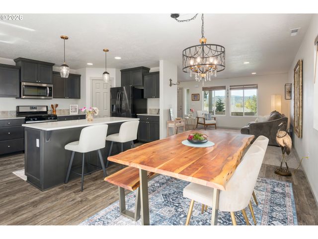 6189 FOREST RIDGE Dr, Springfield, OR 97478