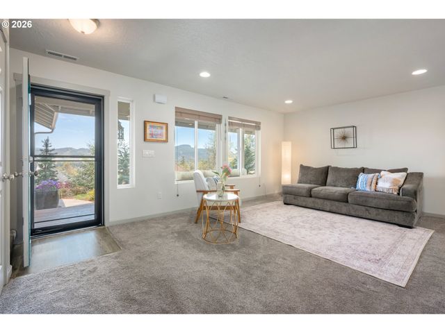 6189 FOREST RIDGE Dr, Springfield, OR 97478