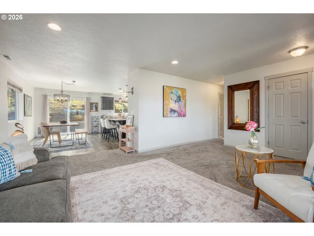 6189 FOREST RIDGE Dr, Springfield, OR 97478