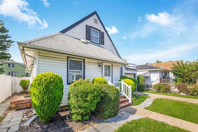 245 E Seaman Avenue, Freeport, NY 11520