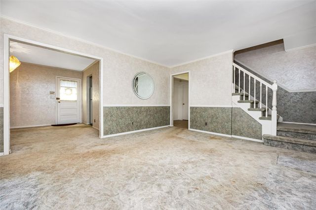 245 E Seaman Avenue, Freeport, NY 11520