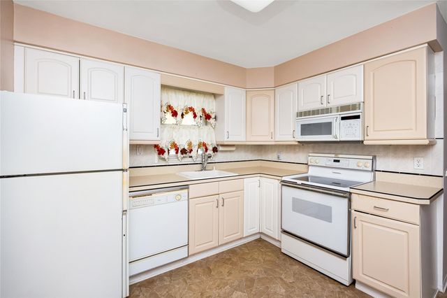 245 E Seaman Avenue, Freeport, NY 11520