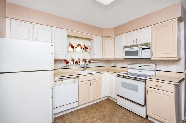 245 E Seaman Avenue, Freeport, NY 11520