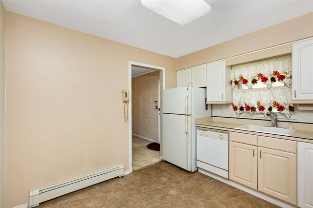 245 E Seaman Avenue, Freeport, NY 11520
