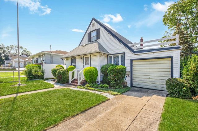 245 E Seaman Avenue, Freeport, NY 11520