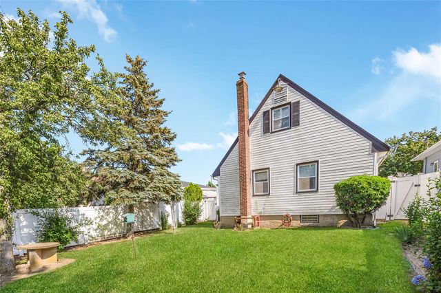 245 E Seaman Avenue, Freeport, NY 11520