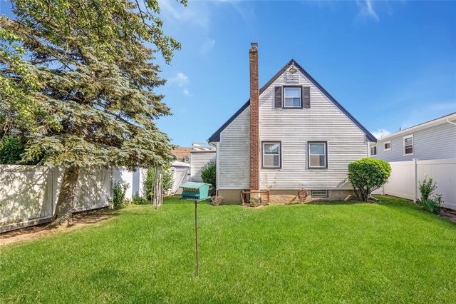 245 E Seaman Avenue, Freeport, NY 11520
